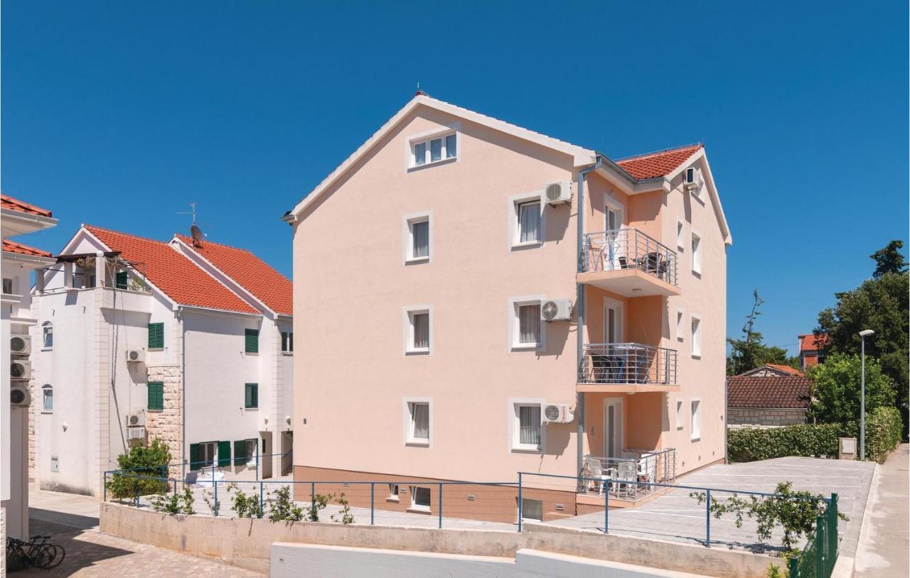 Cozy Apartment In Supetar With Kitchen Eksteriør billede