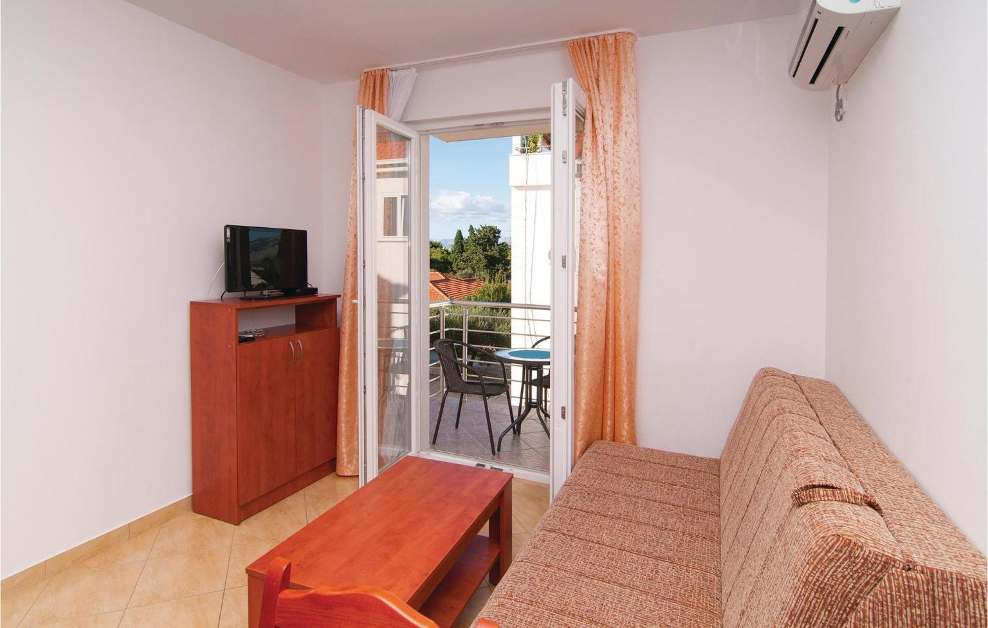 Cozy Apartment In Supetar With Kitchen Eksteriør billede